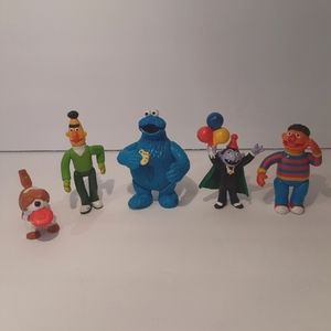 Vintage 1985 pose-able sesame street figurines./Cake toppers.